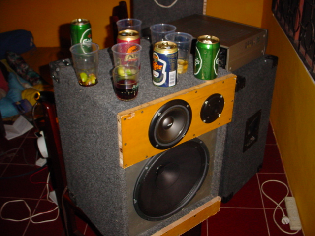 speaker + drink stand